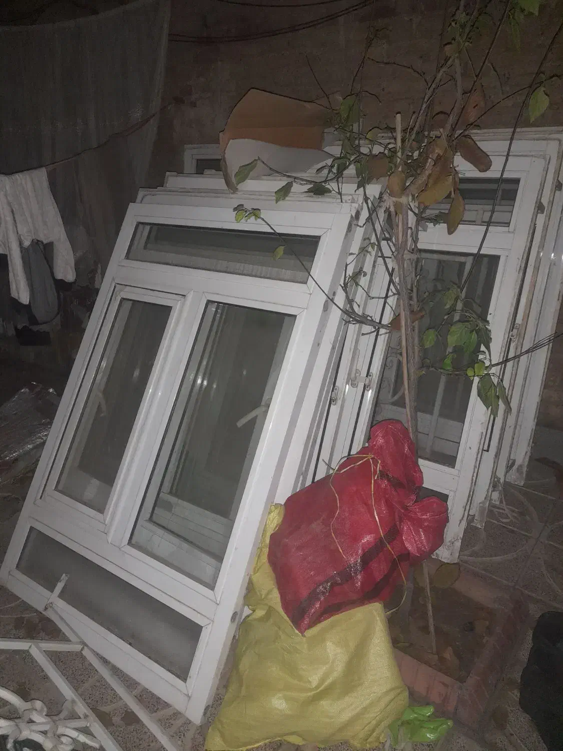 پنجره آلمونی در حده صفر|مصالح و تجهیزات ساختمان|نقده, |دیوار