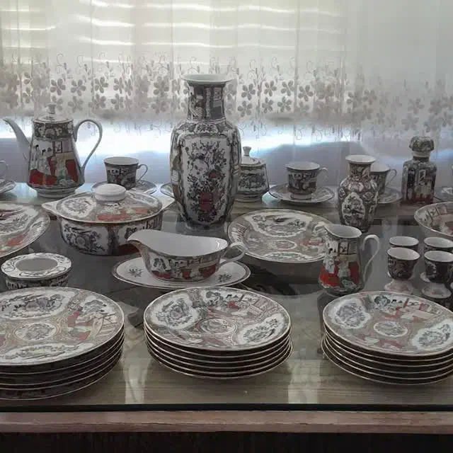 چینیهای قدیمی و خاص|ظروف سرو و پذیرایی|یزد, |دیوار