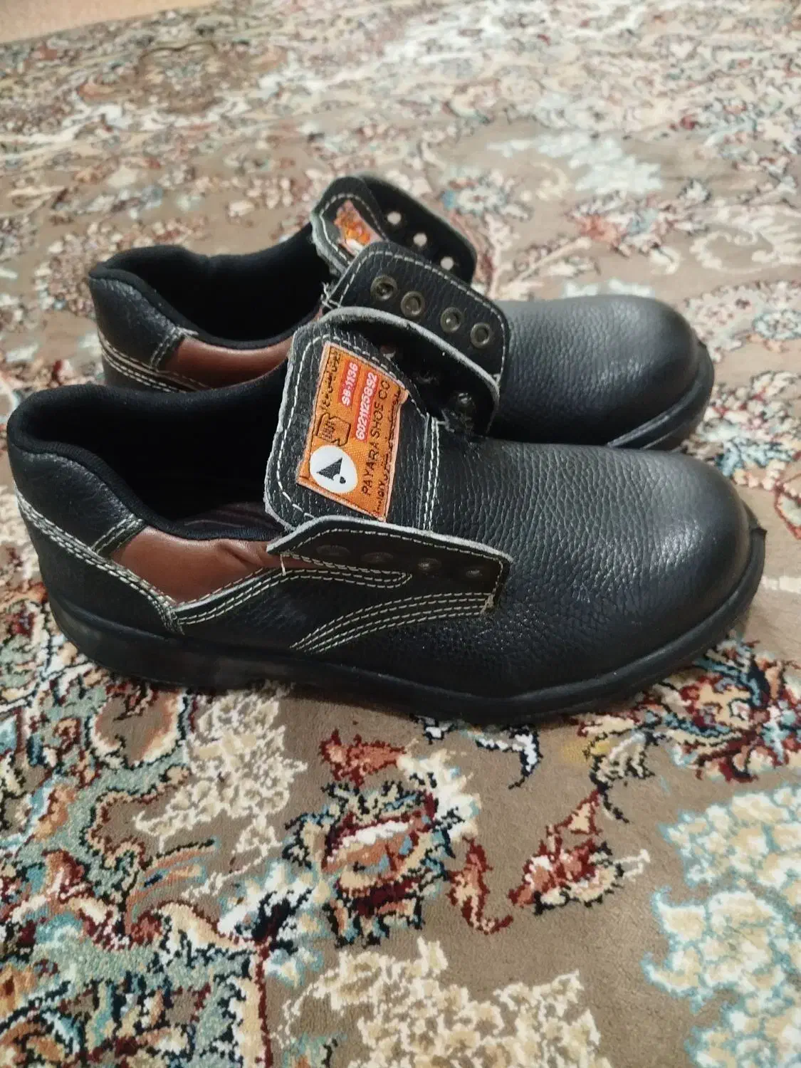 کفش کار|کیف، کفش، کمربند|قرچک, میرزائی شمالی|دیوار