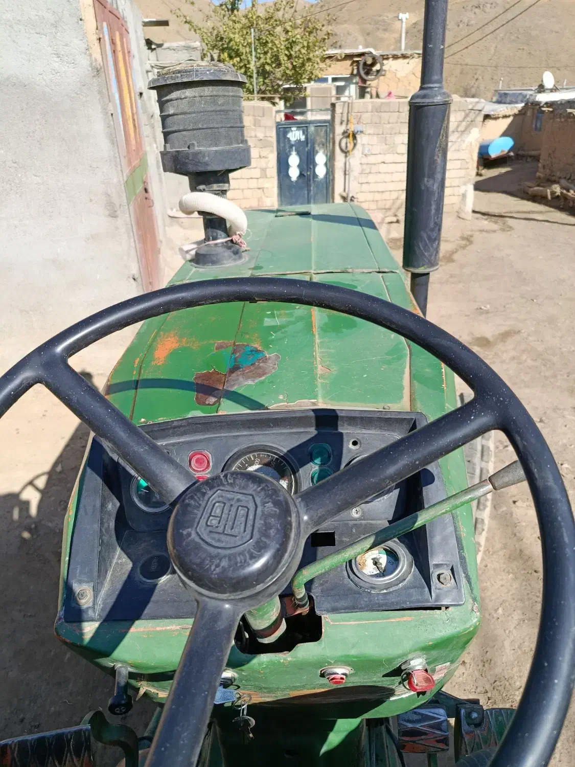 بی عیب وبی مشکی|ماشین‌آلات صنعتی|کرفتو, |دیوار