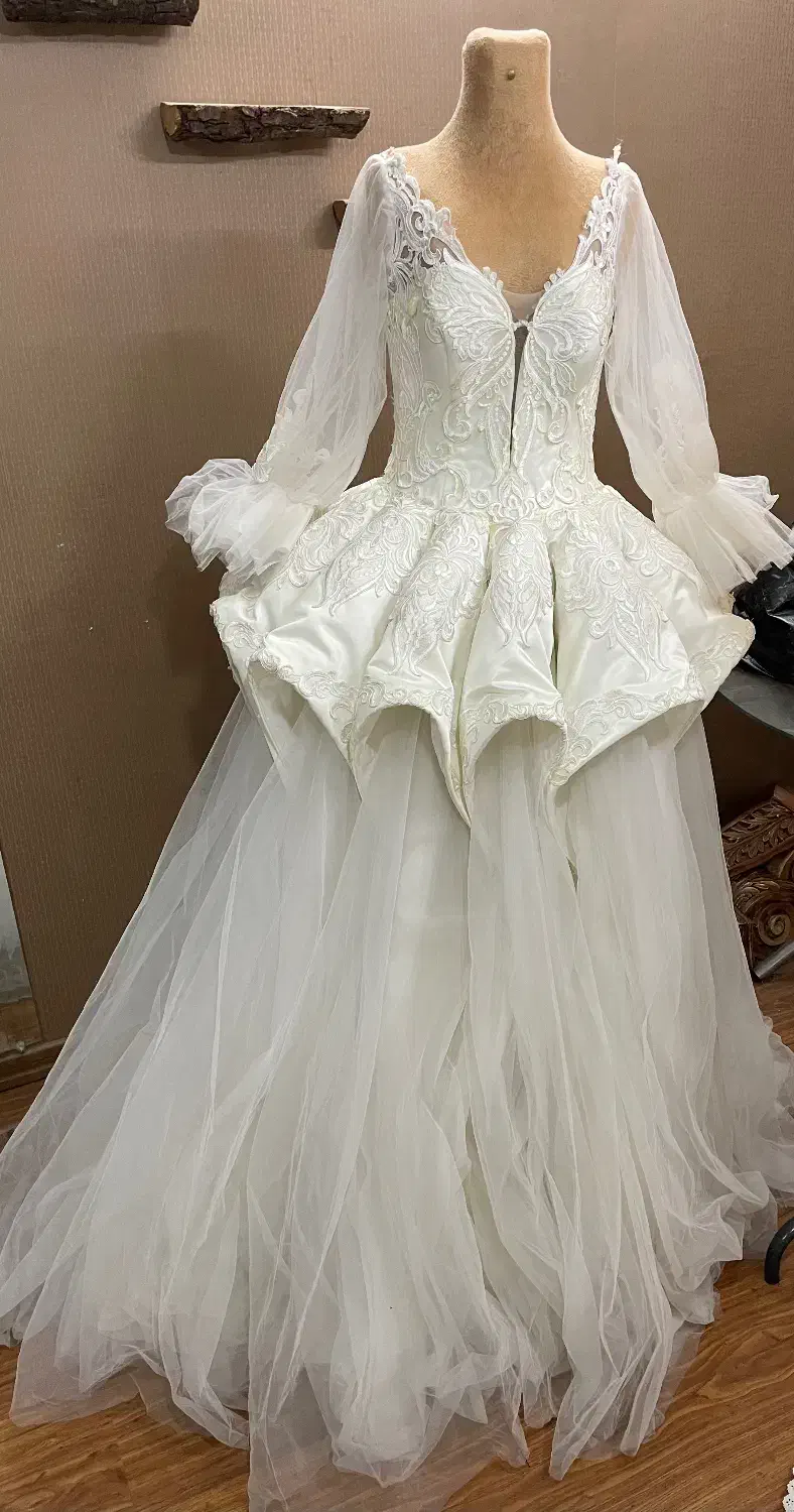 تعدادی لباس عروس کاملا نو|لباس|مشهد, ویلاشهر|دیوار