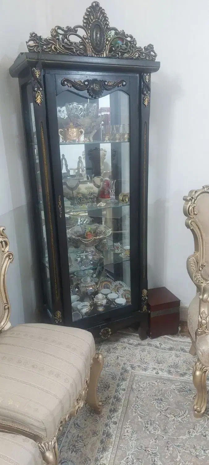 به مبلمانم نمیاد فقط ویترین فروشی هست|بوفه، ویترین، کنسول|باقرشهر, |دیوار