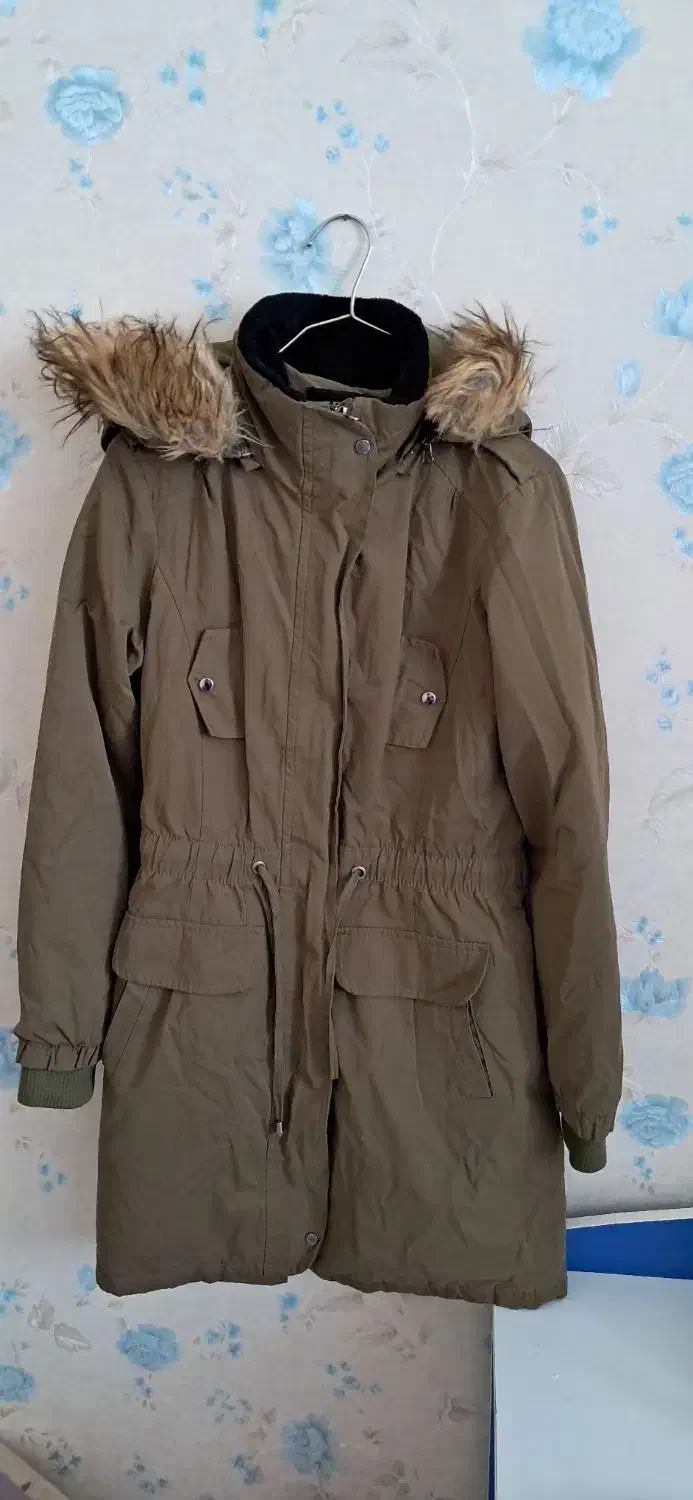 کاپشن|لباس|نقده, |دیوار