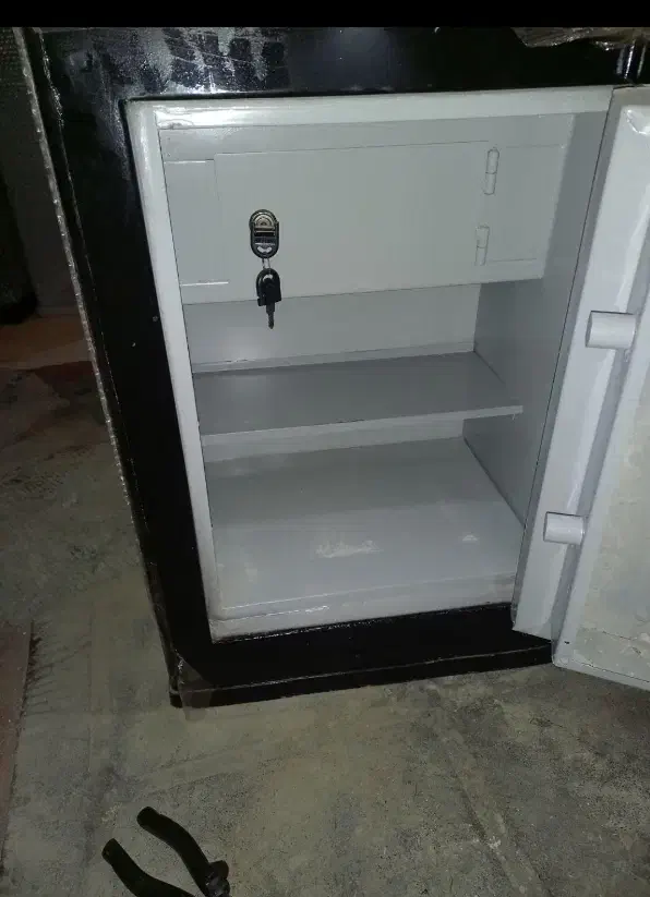 صندوق گاوصندوق ایران کاوه|ابزارآلات|رباطکریم, رباطکریم|دیوار