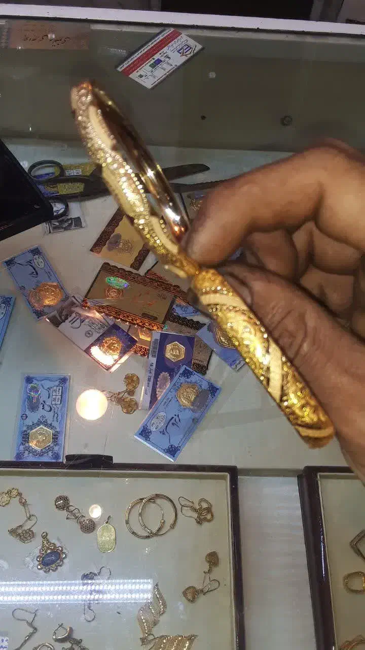 النگو پایینیه موجوده|جواهرات|برخوار, |دیوار