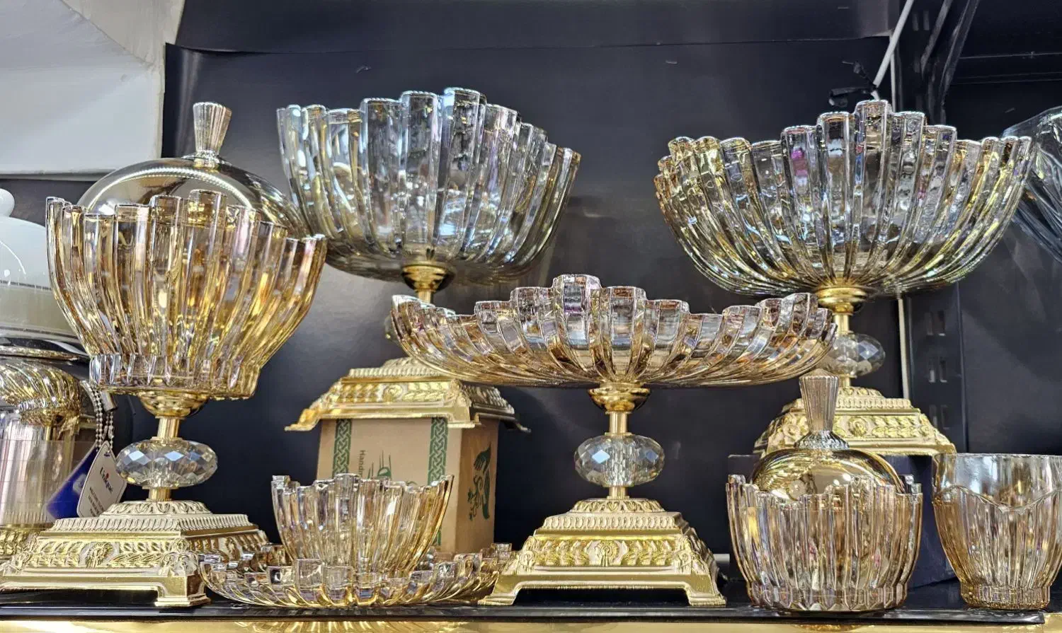 سرویس پذیرایی کریستال و چینی|ظروف سرو و پذیرایی|همدان, |دیوار