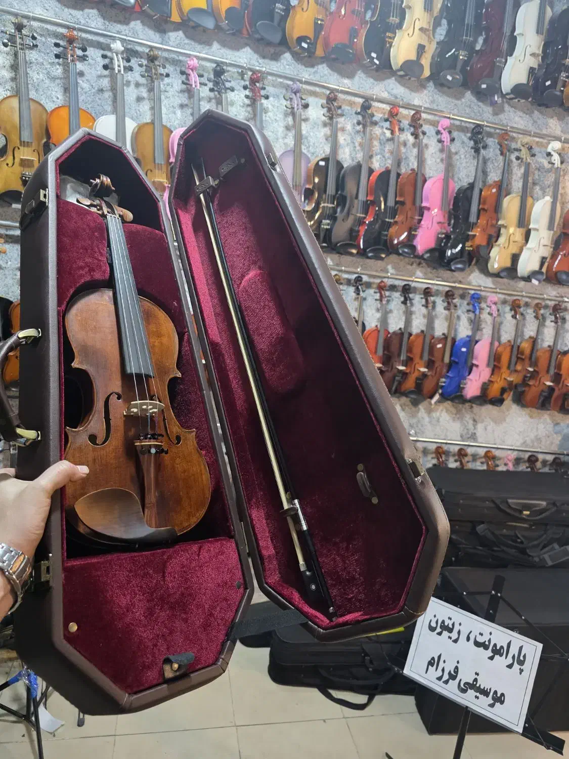 ویولن دست ساز کلانتری(استوک)|ویولن|شیراز, سینما سعدی|دیوار