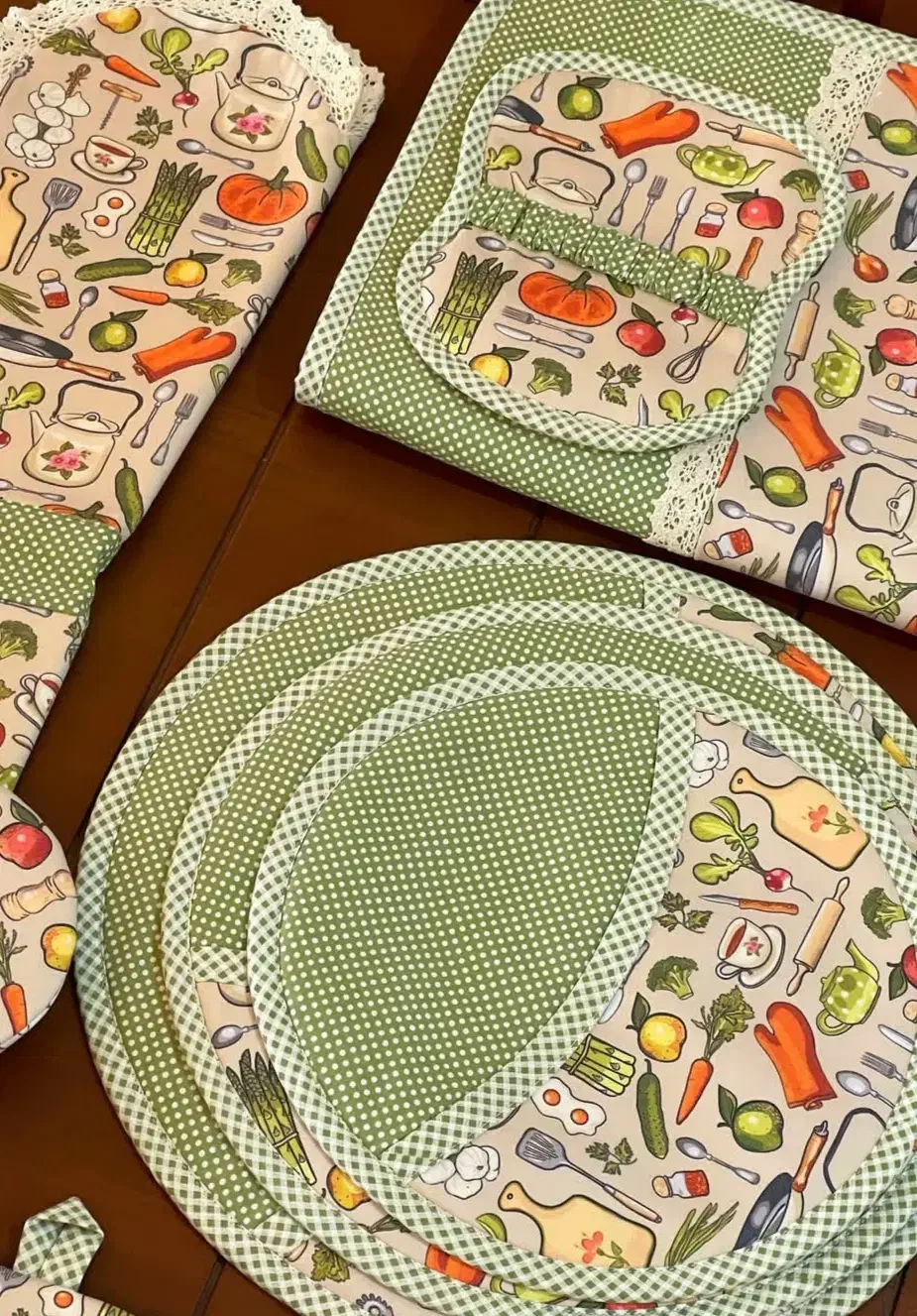 دوخت تخصصی سرویس آشپزخانه بصورت ست و تک|سفره، حوله، دستمال آشپزخانه|بیرجند, |دیوار