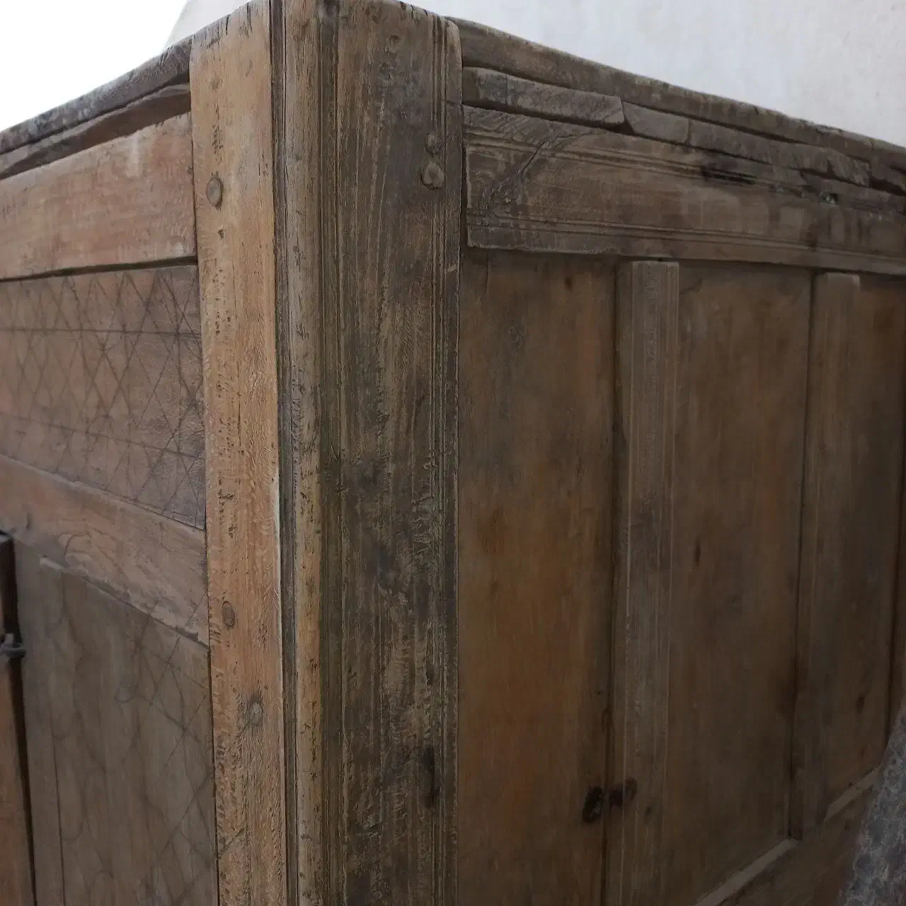 فروش گنجه قدیمی چوبی متعلق به سال ۱۳۲۰|کلکسیون اشیاء عتیقه|مشکیندشت, |دیوار