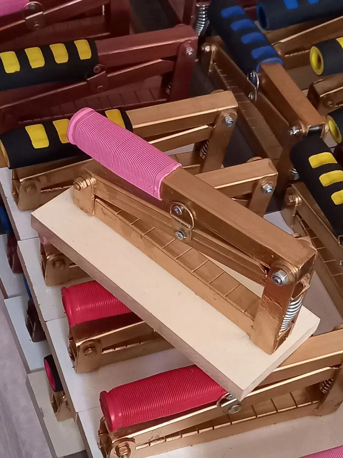 گردو شکن بادام شکن  شیک وتضمینی  تولید کننده|ظروف پخت‌وپز|یزد, |دیوار