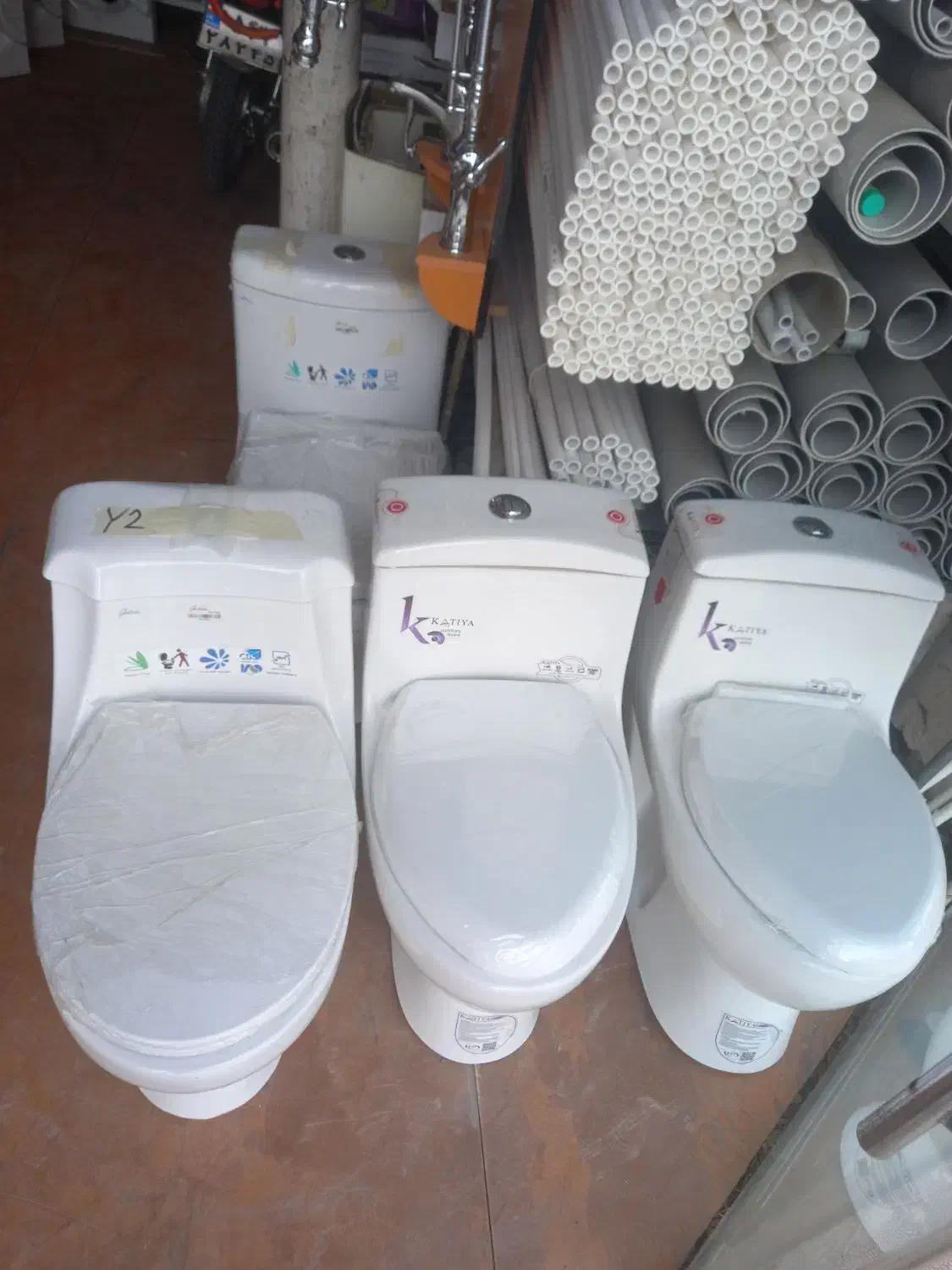 انواع روشویی و فرنگی و فلش تانک|لوازم سرویس بهداشتی|ازنا, |دیوار