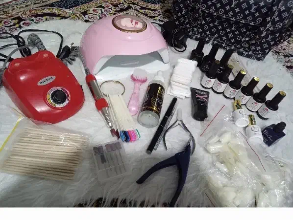 وسایل کاشت ناخن|آرایشگاه و سالن‌های زیبایی|ایلام, |دیوار