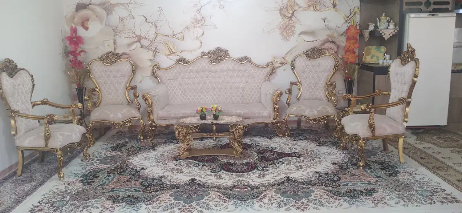 مبل کلاسیک بسیار تمیز|مبلمان خانگی و میز عسلی|معصومیه, |دیوار