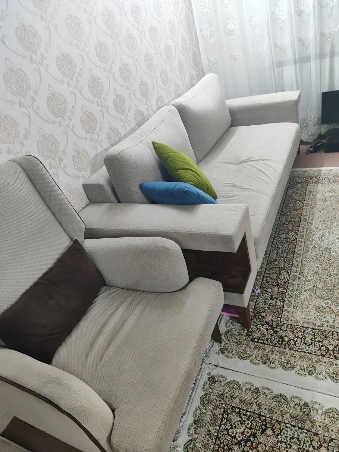 مبل راحتی ۷ نفره|مبلمان خانگی و میز عسلی|قم, انصار‌الحسین|دیوار