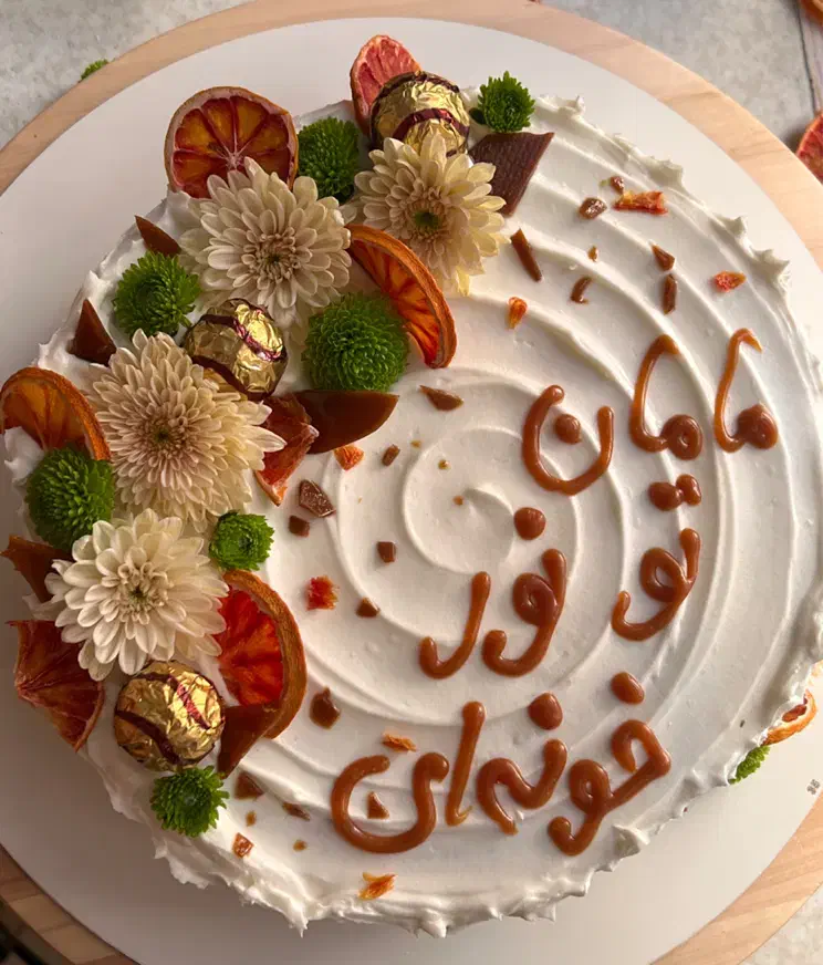 کیک وانیلی با فیلینگ کارامل و بادام|خوردنی و آشامیدنی|تهران, شهران جنوبی|دیوار