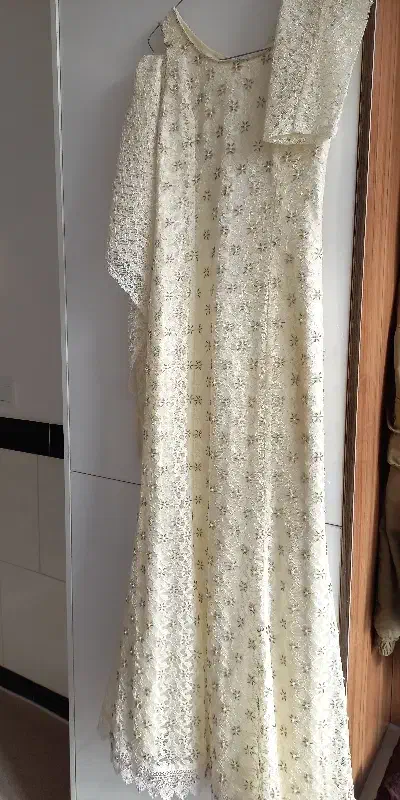 لباس مجلسی|لباس|مشهد, کشف|دیوار