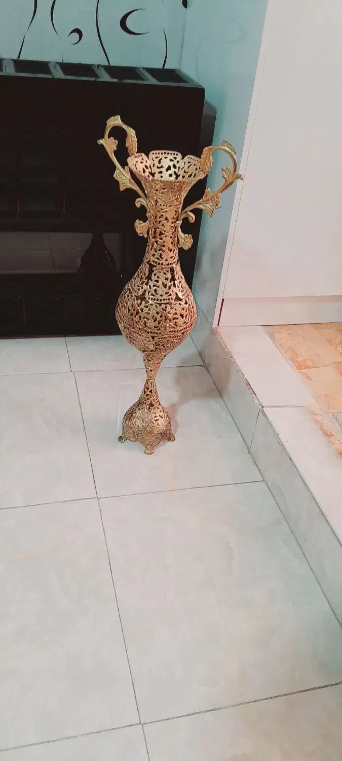 گلدان برنزی|مجسمه، تندیس، ماکت|شهریار, شهرک امیریه|دیوار