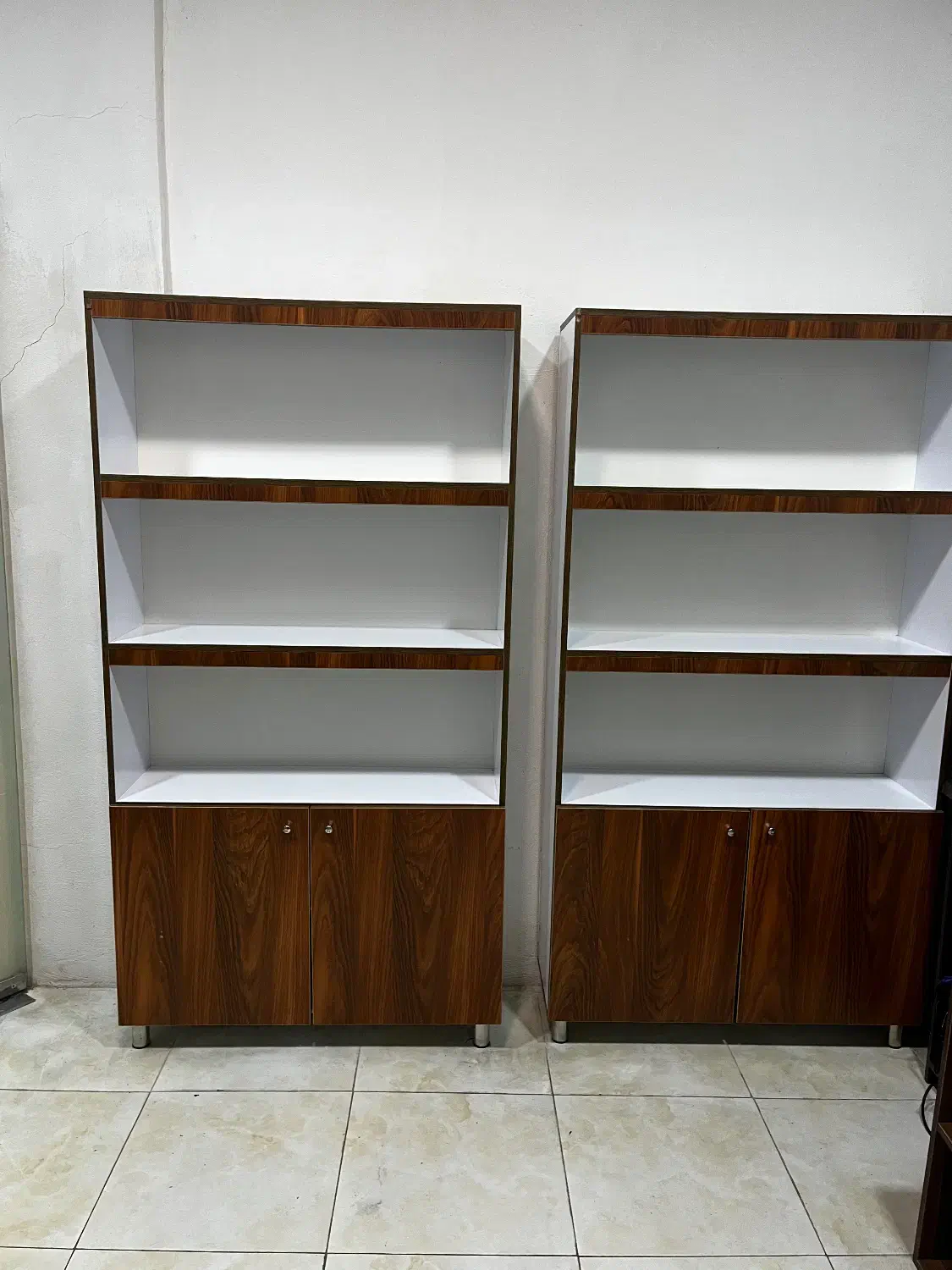 کتابخانه|کتابخانه، شلف، قفسه‌های دیواری|رشت, حاجی آباد|دیوار