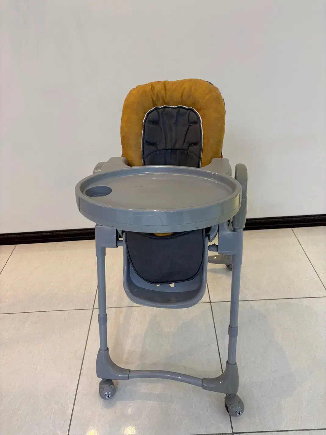 صندلی غذا کودک خارجی|تخت و صندلی بچه|شیراز, شهرک آرین|دیوار