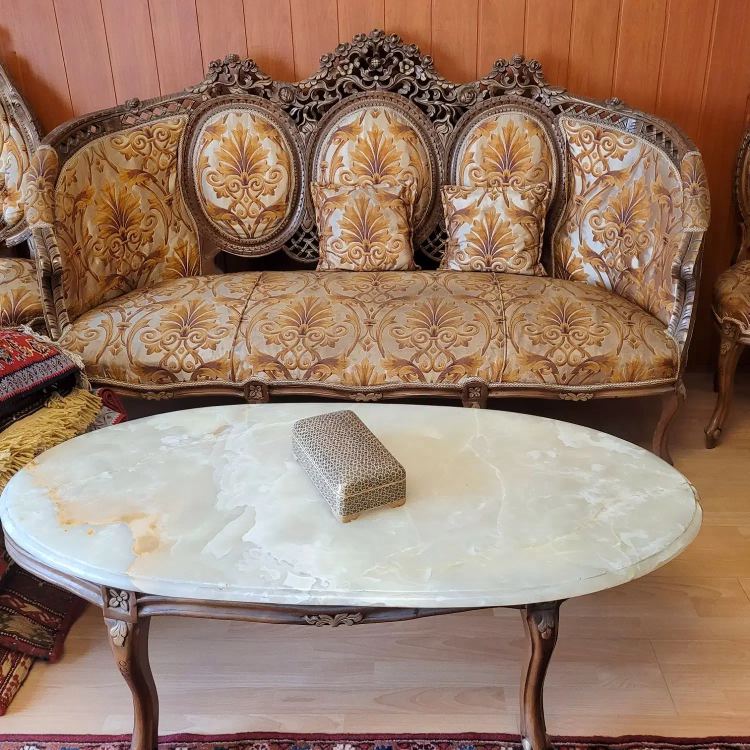 مبل سلطنتی (فرحی) چوب گردو ۹ نفره (قیمت توافقی)|مبلمان خانگی و میز عسلی|تهران, میرداماد|دیوار