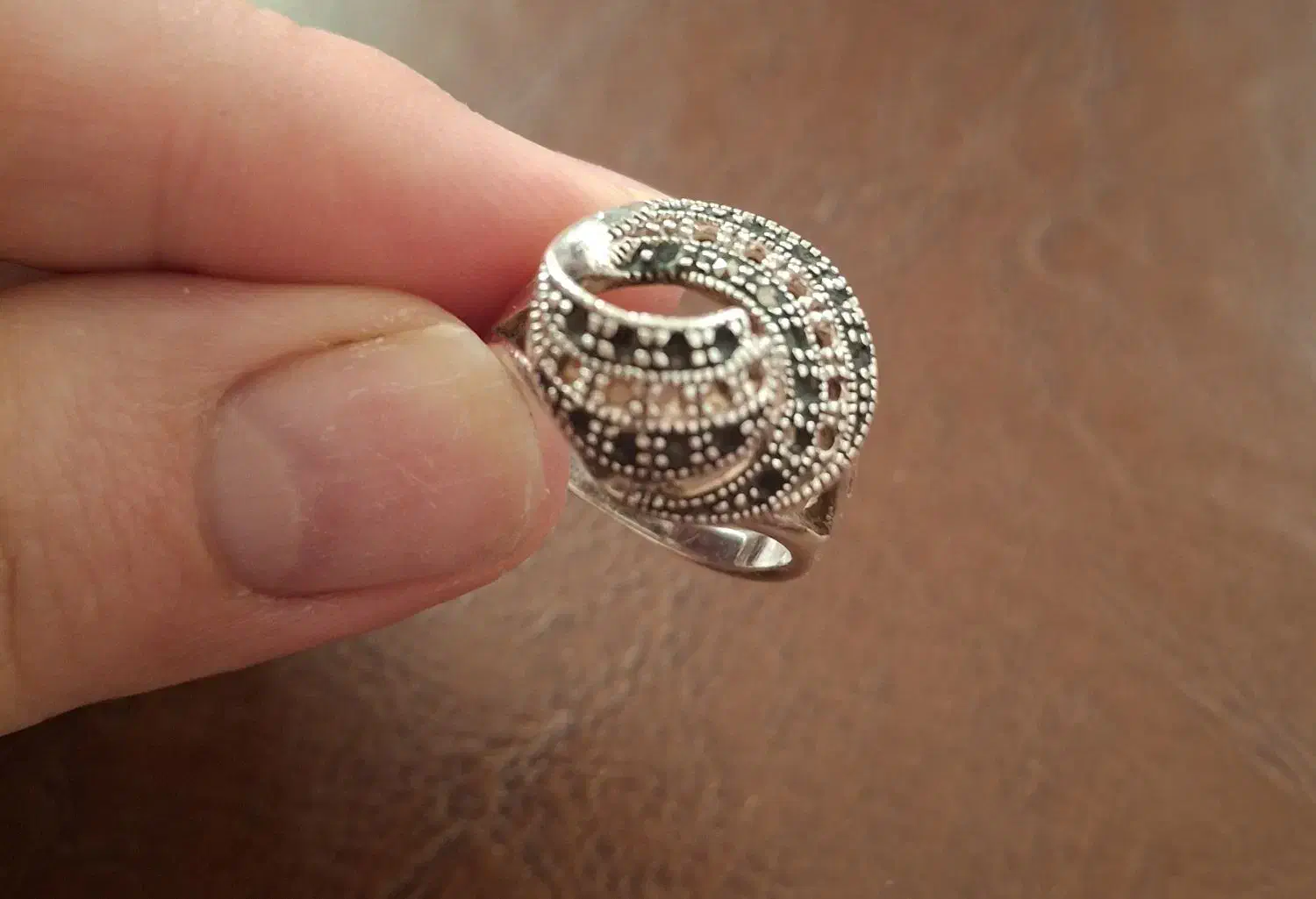 انگشتر عقیق و زمردی ورق بزنین|جواهرات|اردبیل, |دیوار