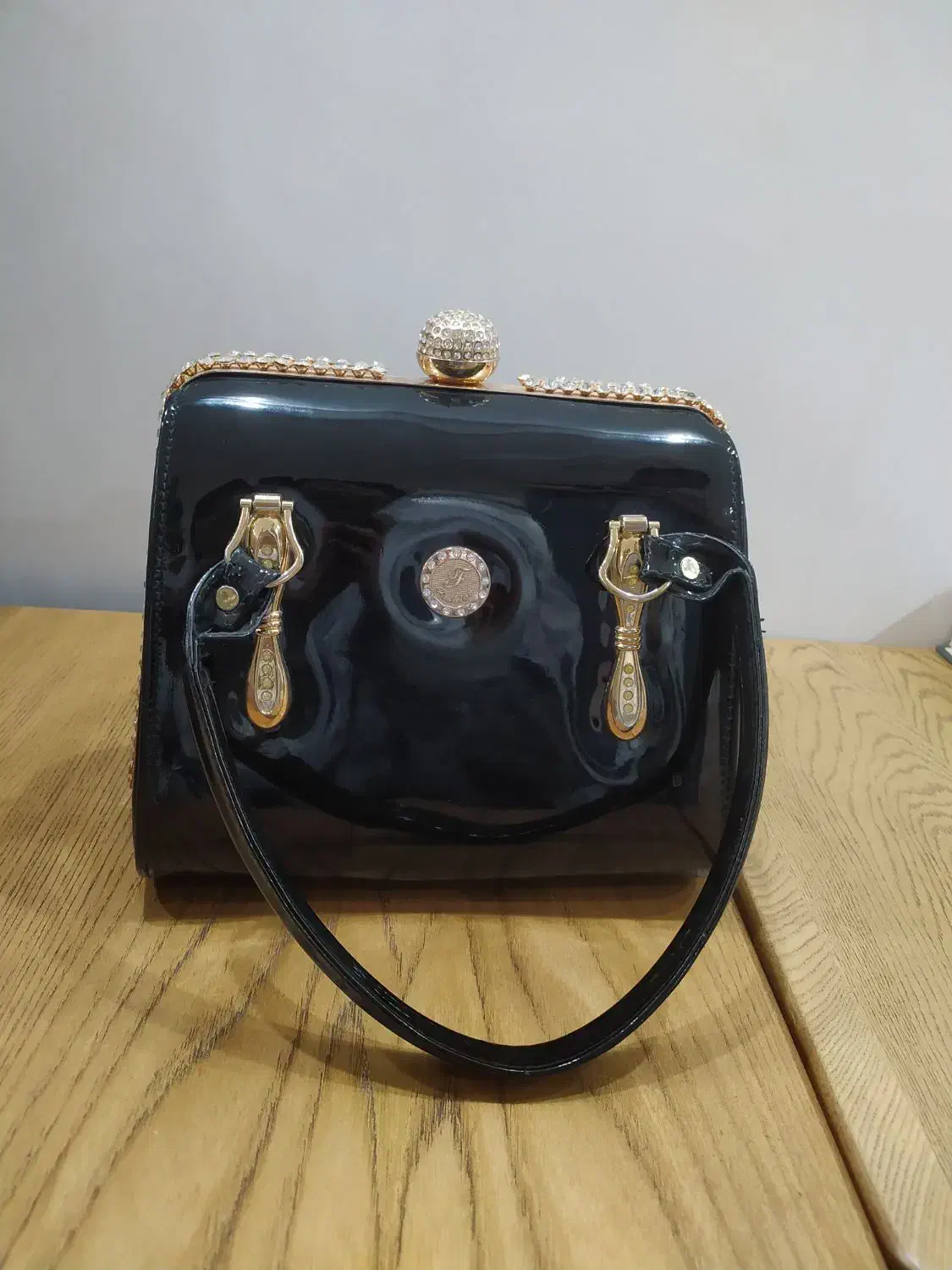 کیف و کفش مجلسی|کیف، کفش، کمربند|لالجین, |دیوار