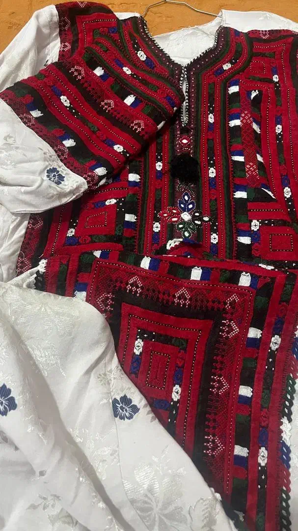 بدن تارکش پارچه گل مخمل|لباس|سراوان, |دیوار