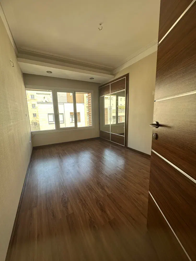 ۱۵۰ متر ۳ خوابه ۵ ساله شهر آرا منصوری