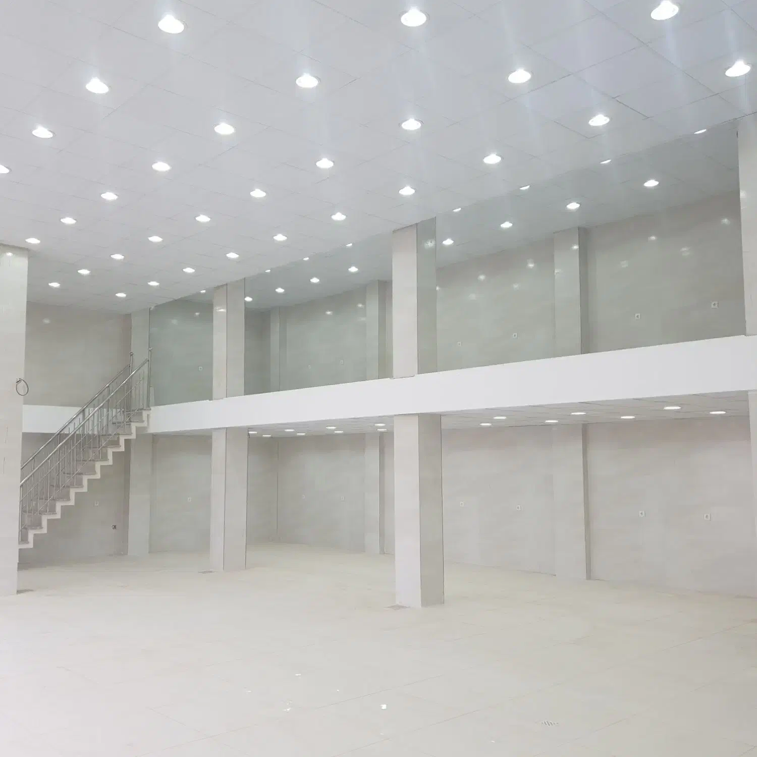 مغازه تجاری سیمرغ روبروی سیتی سنتر|فروش مغازه و غرفه|برخوار, |دیوار