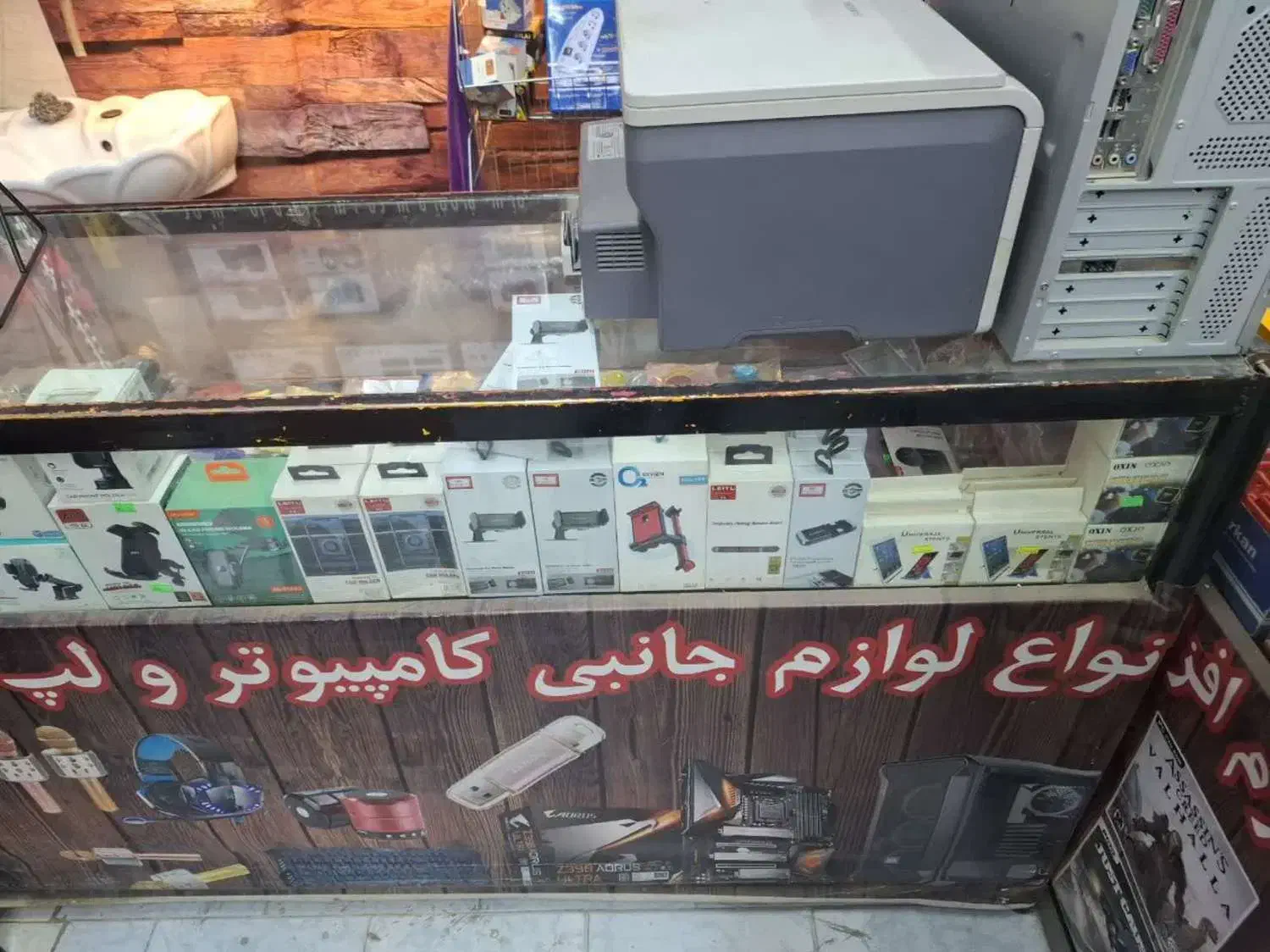 ویترین و میز کامپیوتر|فروشگاه و مغازه|قم, اسمعیل آباد|دیوار