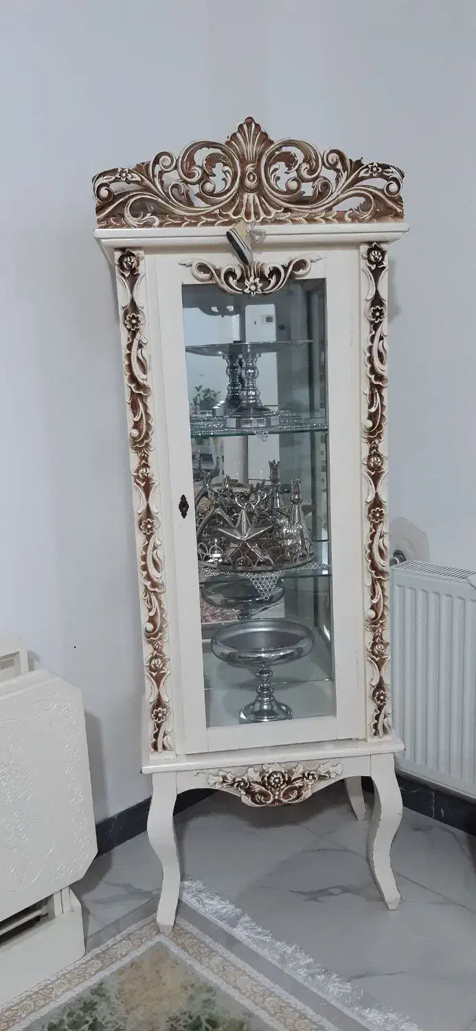 ویترین دکوری در حد نو|بوفه، ویترین، کنسول|رامسر, |دیوار