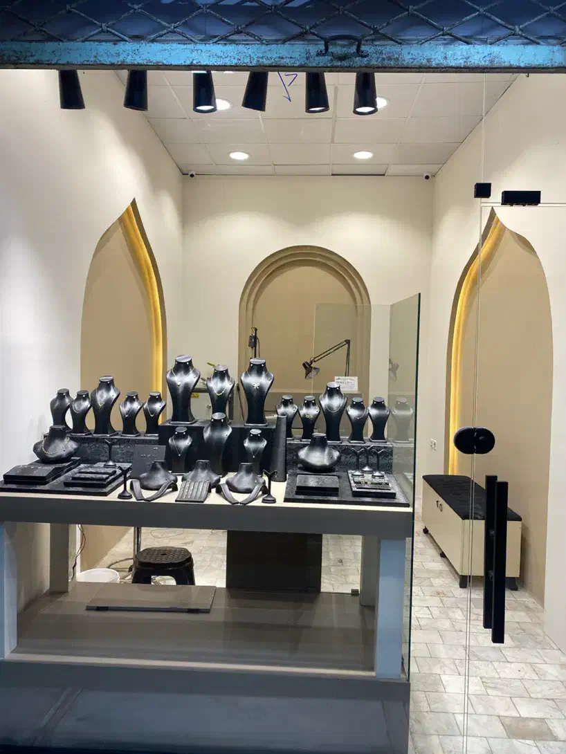 مغازه طلافروشی در بازار با امتیازات کامل|فروش مغازه و غرفه|رشت, بازار|دیوار