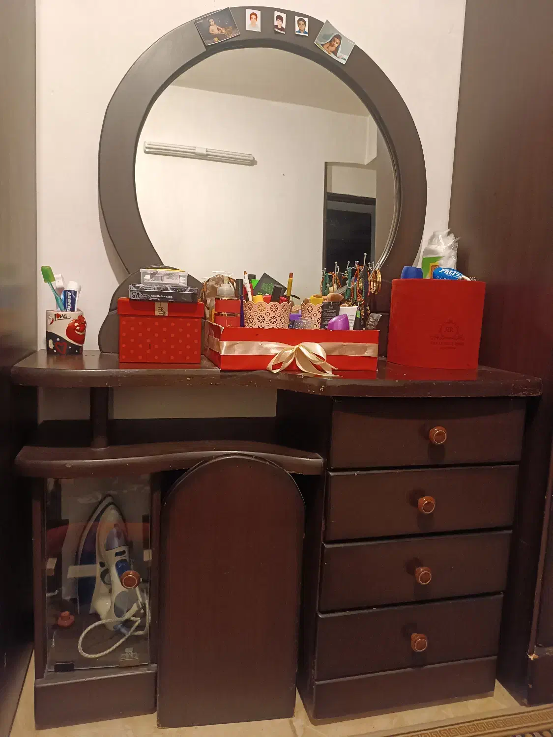 تخت یکنفره چوبی و میز اینه|تخت و سرویس خواب|شیراز, شهرک گلستان شمالی|دیوار