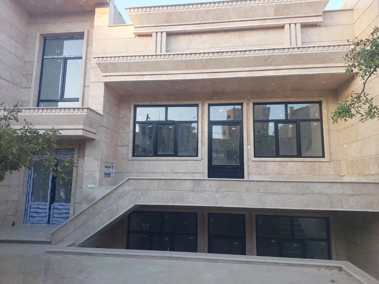 فروش ویلایی ۳۰۰ متری آزادگان|فروش خانه و ویلا|قم, لسانی|دیوار