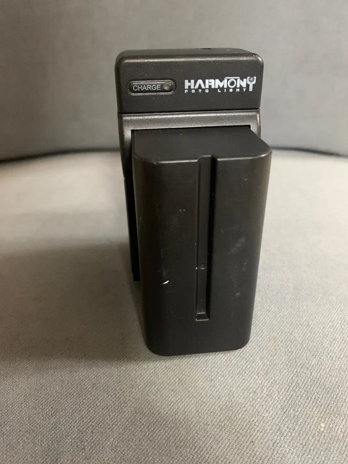 باتری یدک سونی ۲ عدد همراه تراور شارژ|دوربین عکاسی و فیلم‌برداری|ری, علایین|دیوار