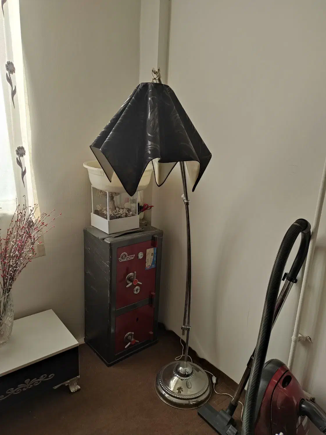 آباژور ایستاده مشکی|چراغ خواب و آباژور|الوند, |دیوار