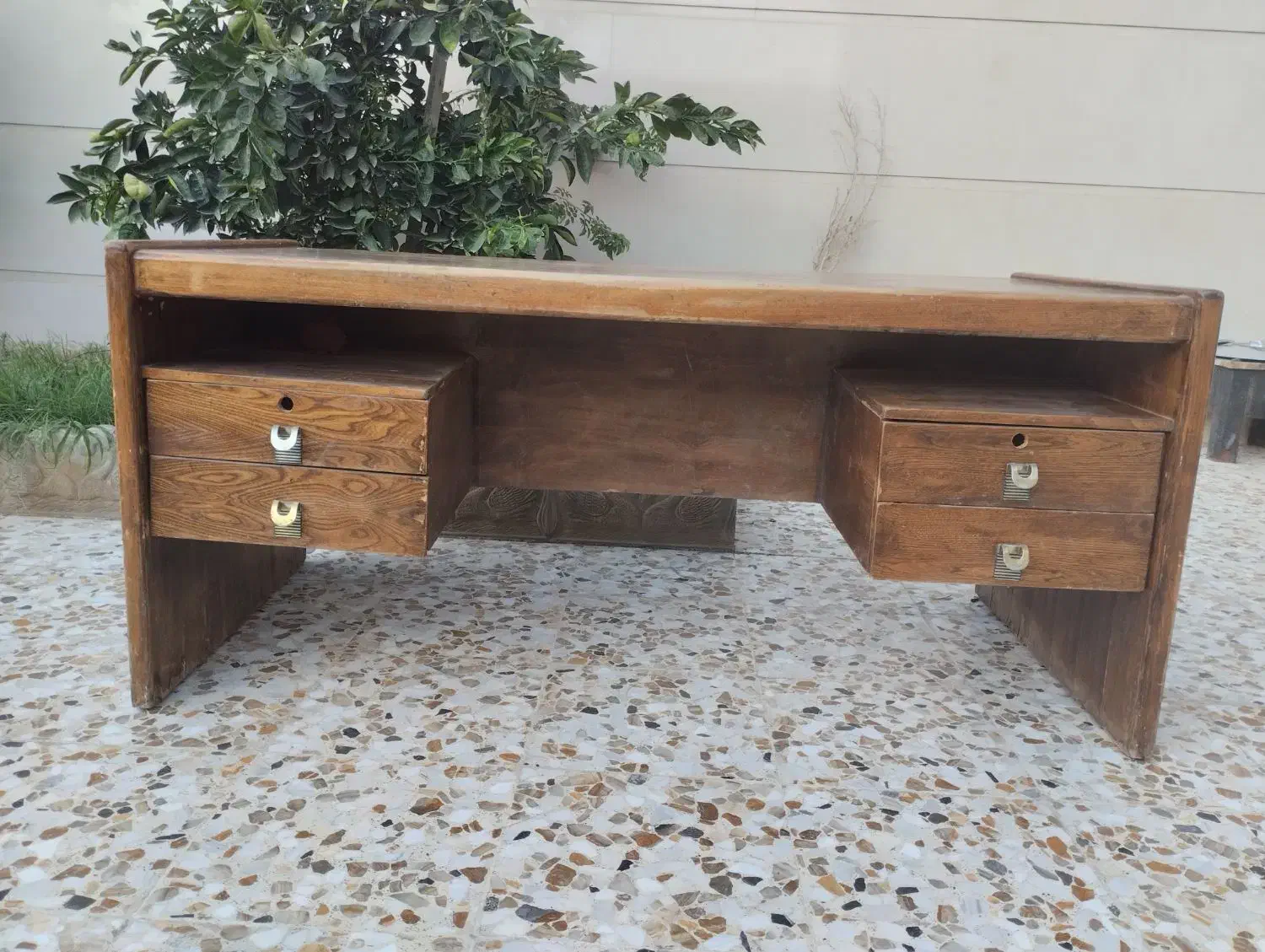 فروش فوری میز چوبی اداری بزرگ|مبلمان اداری|کلاله, |دیوار