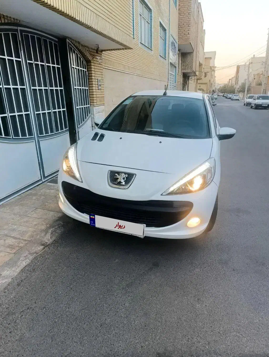 پژو ۲۰۷ سقف فلز برقی|خودرو سواری و وانت|قم, زنبیل آباد|دیوار