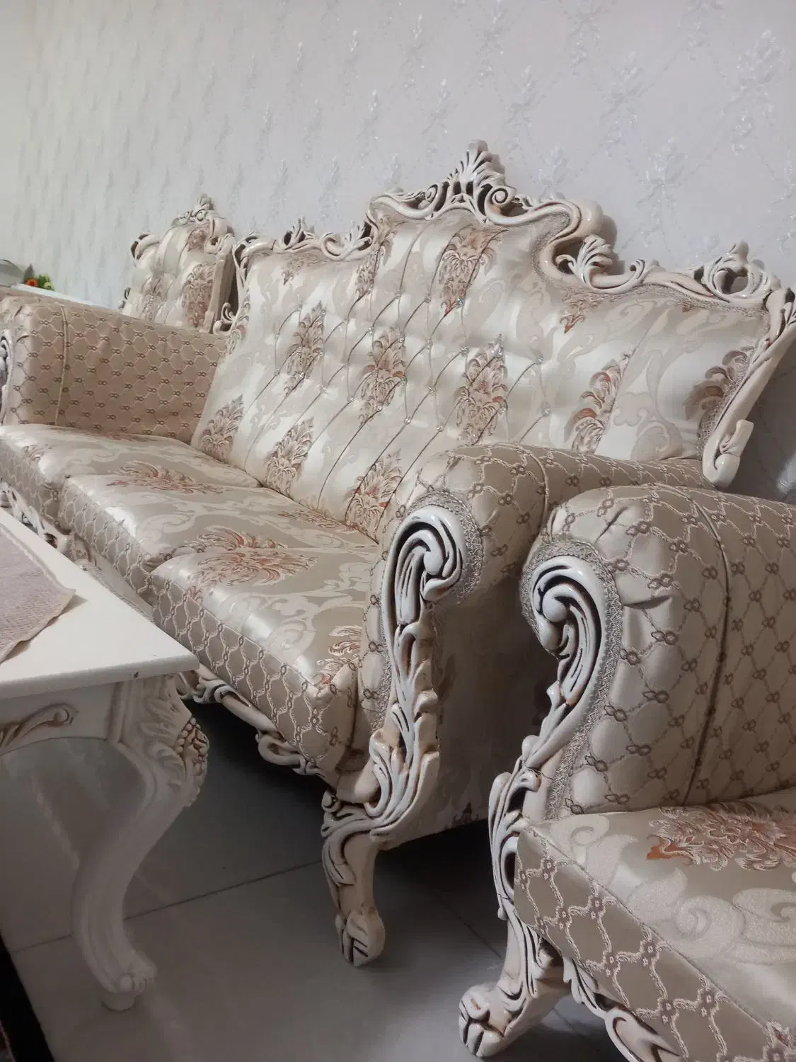 مبل ۷نفره سلطنتی سالم درحدنورنگ شیری باجلو مبلی|مبلمان خانگی و میز عسلی|کرمانشاه, |دیوار