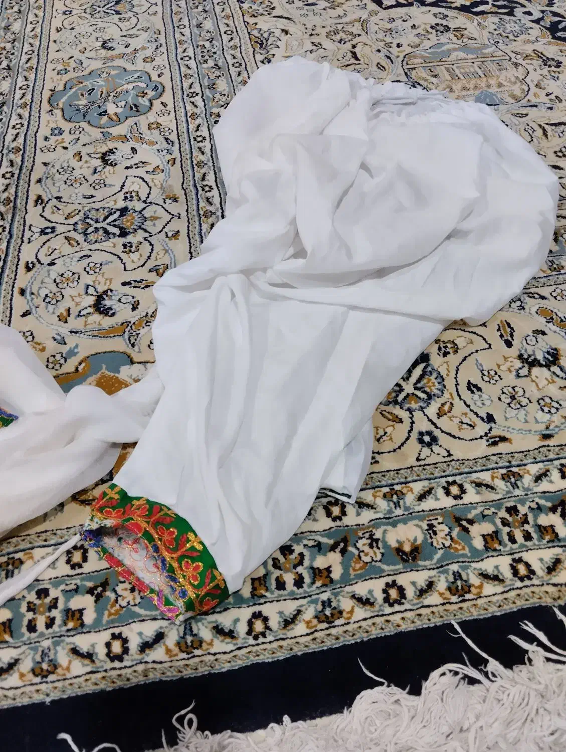 لباس گنگ افغانی|لباس|نیمروز, |دیوار