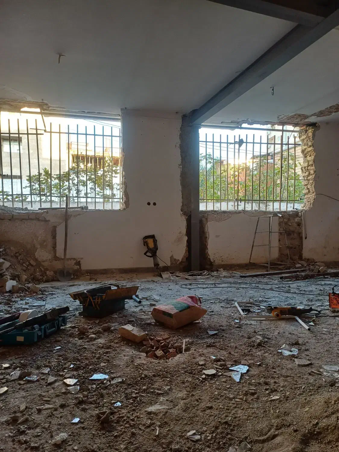 تخریب ساختمان بنایی|خدمات پیشه و مهارت|قائم‌شهر, |دیوار