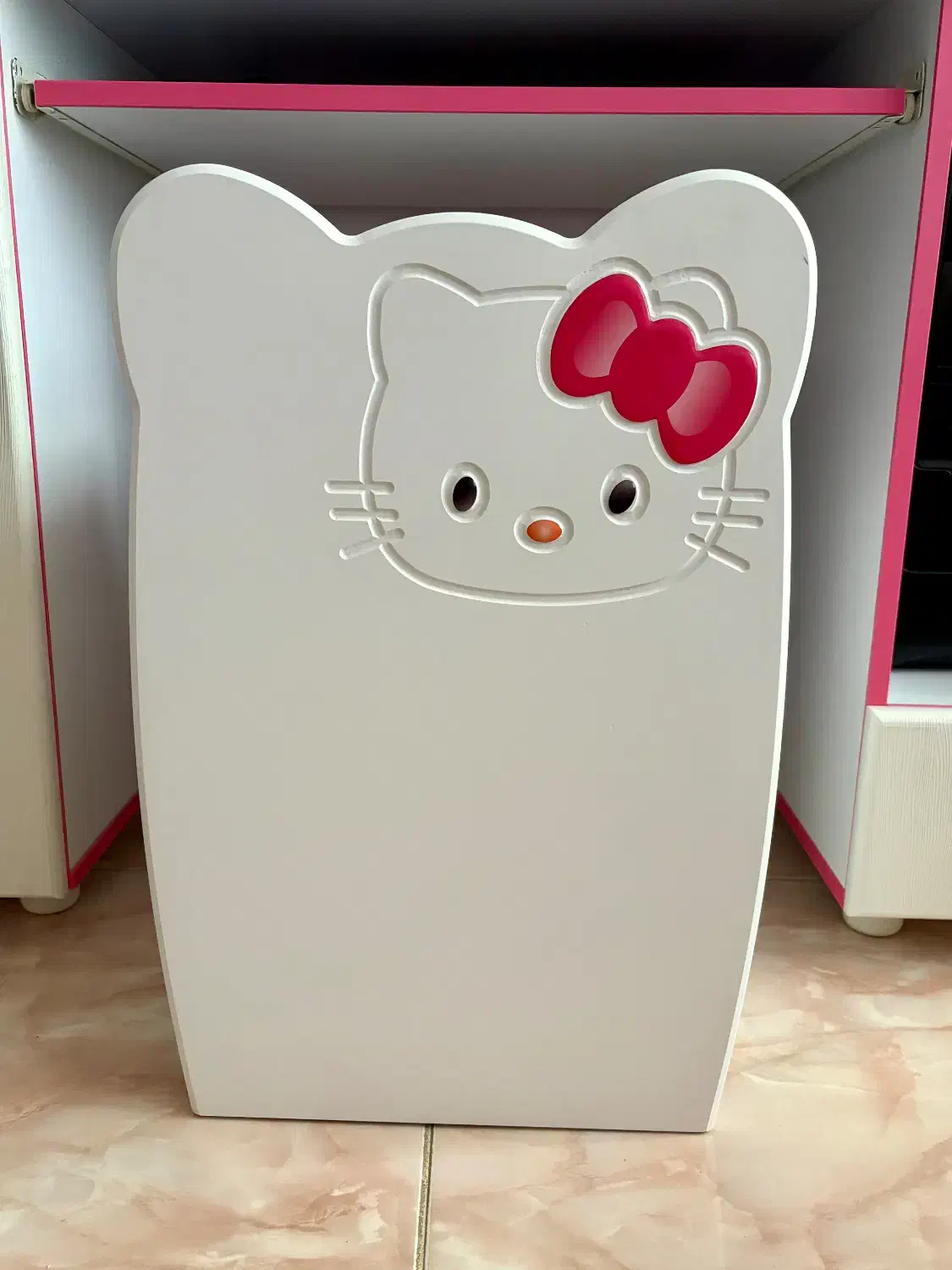 تخت خواب و میز تحریر و صندلی|تخت و سرویس خواب|کرمانشاه, |دیوار