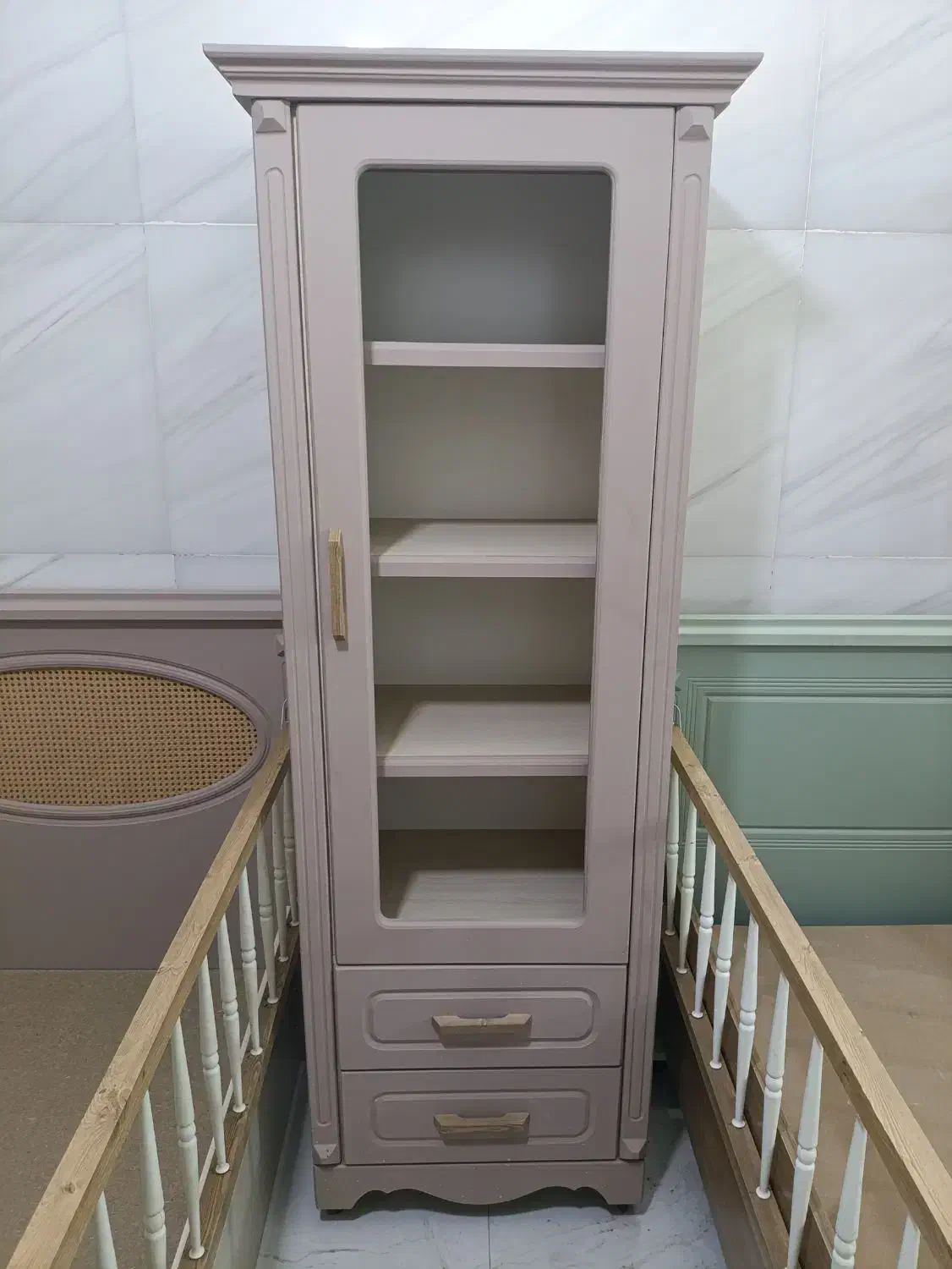 ویترین و تخت نوزاد نوجوان دو منظوره حصیری سیسمونی|تخت و صندلی بچه|مشهد, شهرک امام هادی (شهرک غرب)|دیوار