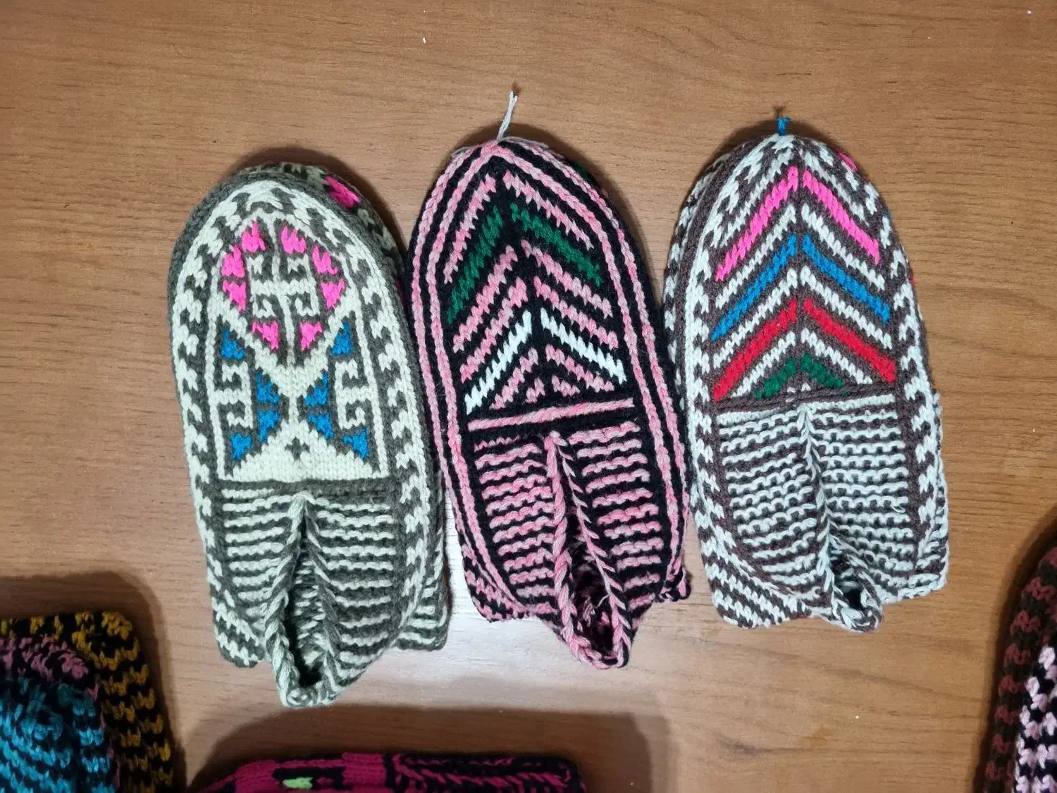 پاپوش دستبافت زنانه و مردانه|لباس|اندیشه, اندیشه فاز ۱|دیوار