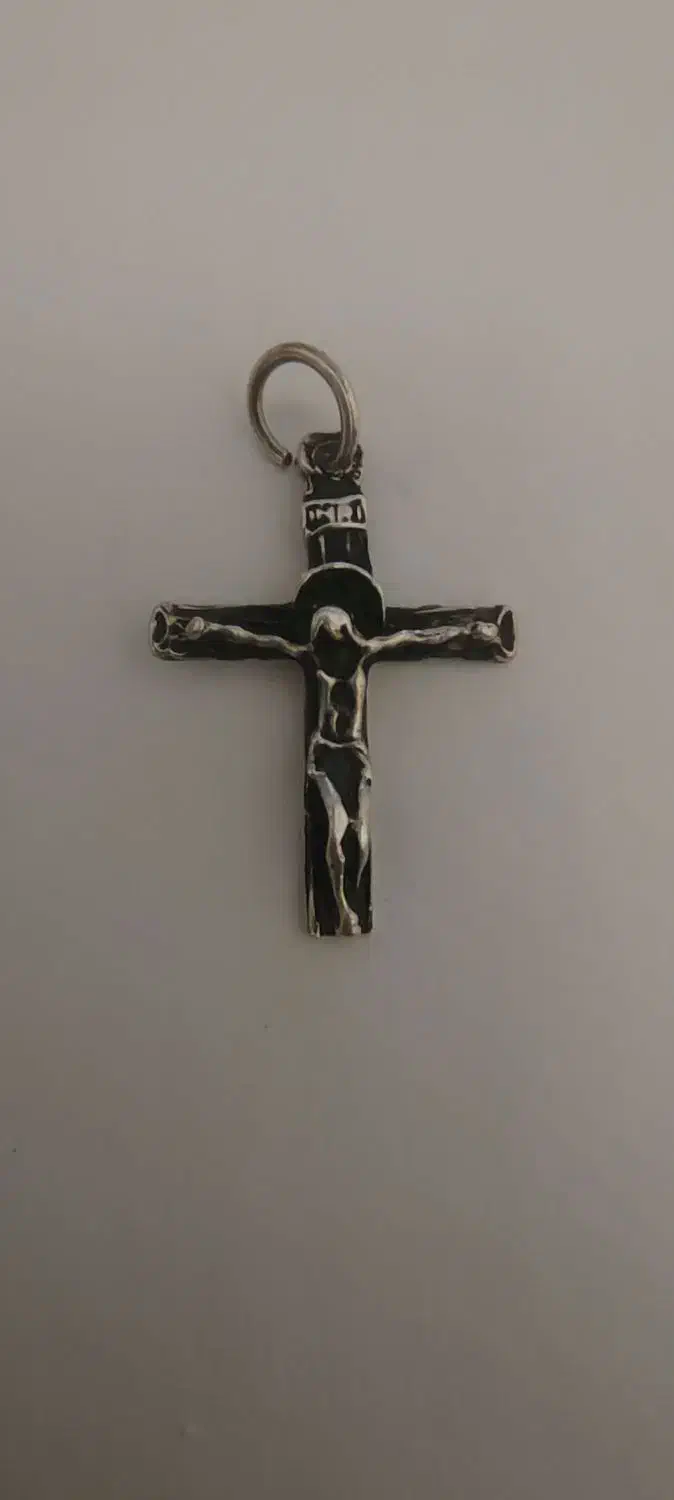 آویز صلیب|بدلیجات|تهران, سبلان (لشگر)|دیوار