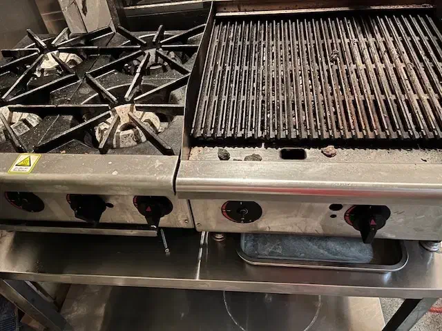 گاز 4 شعله،گریل ۶۰ طرح APW بهمراه میز زیر استیل|کافی‌شاپ و رستوران|تهران, کوی بیمه|دیوار