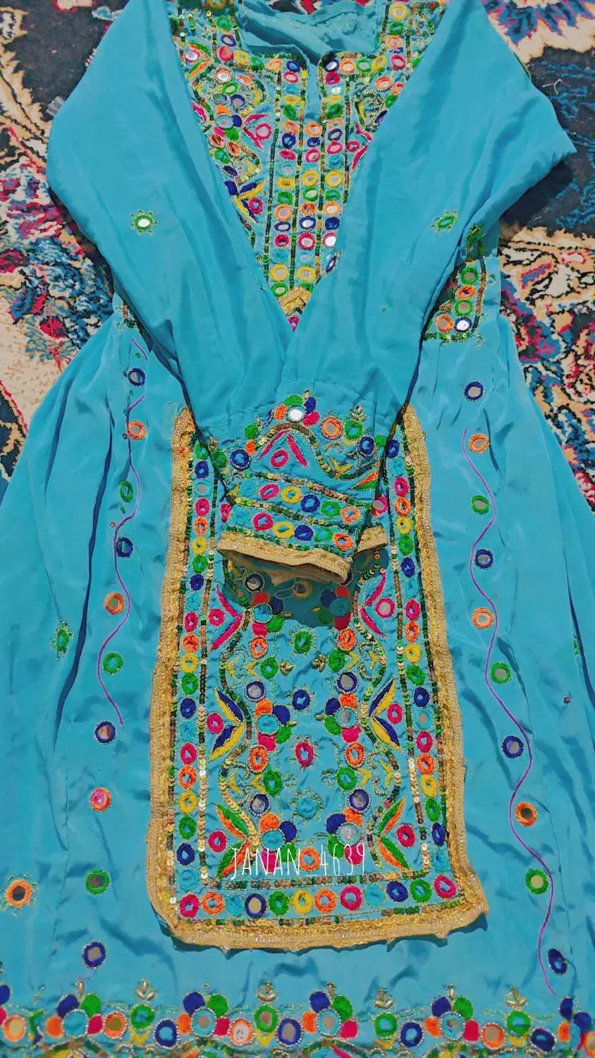 لبآس|لباس|سراوان, |دیوار