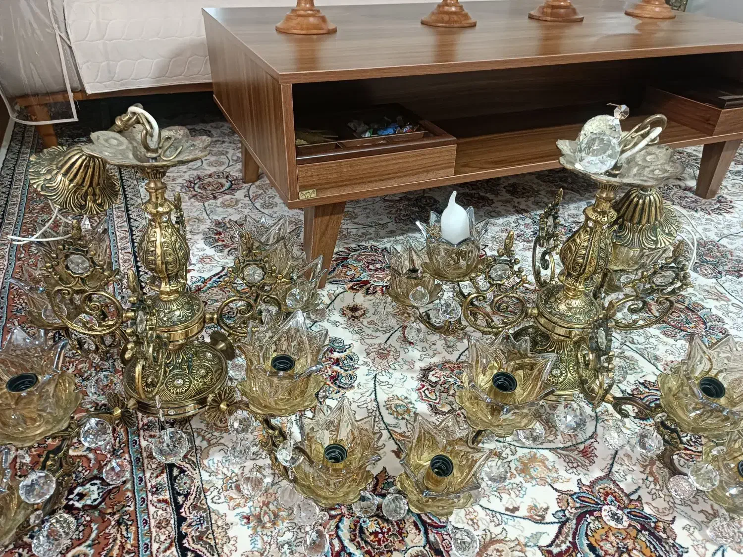 دو جفت لوستر برنزی|لوستر و چراغ آویز|قره چای, |دیوار