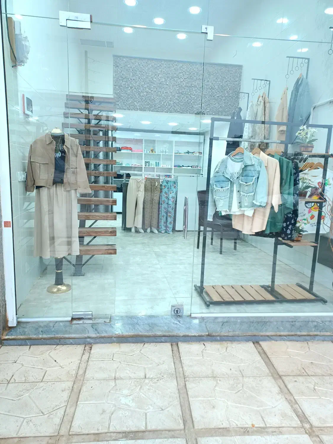 اجاره مغازه ۴۰ متری شیک بر روی بلوار اصلی گردخون|اجارهٔ مغازه و غرفه|شیراز, کفترک|دیوار