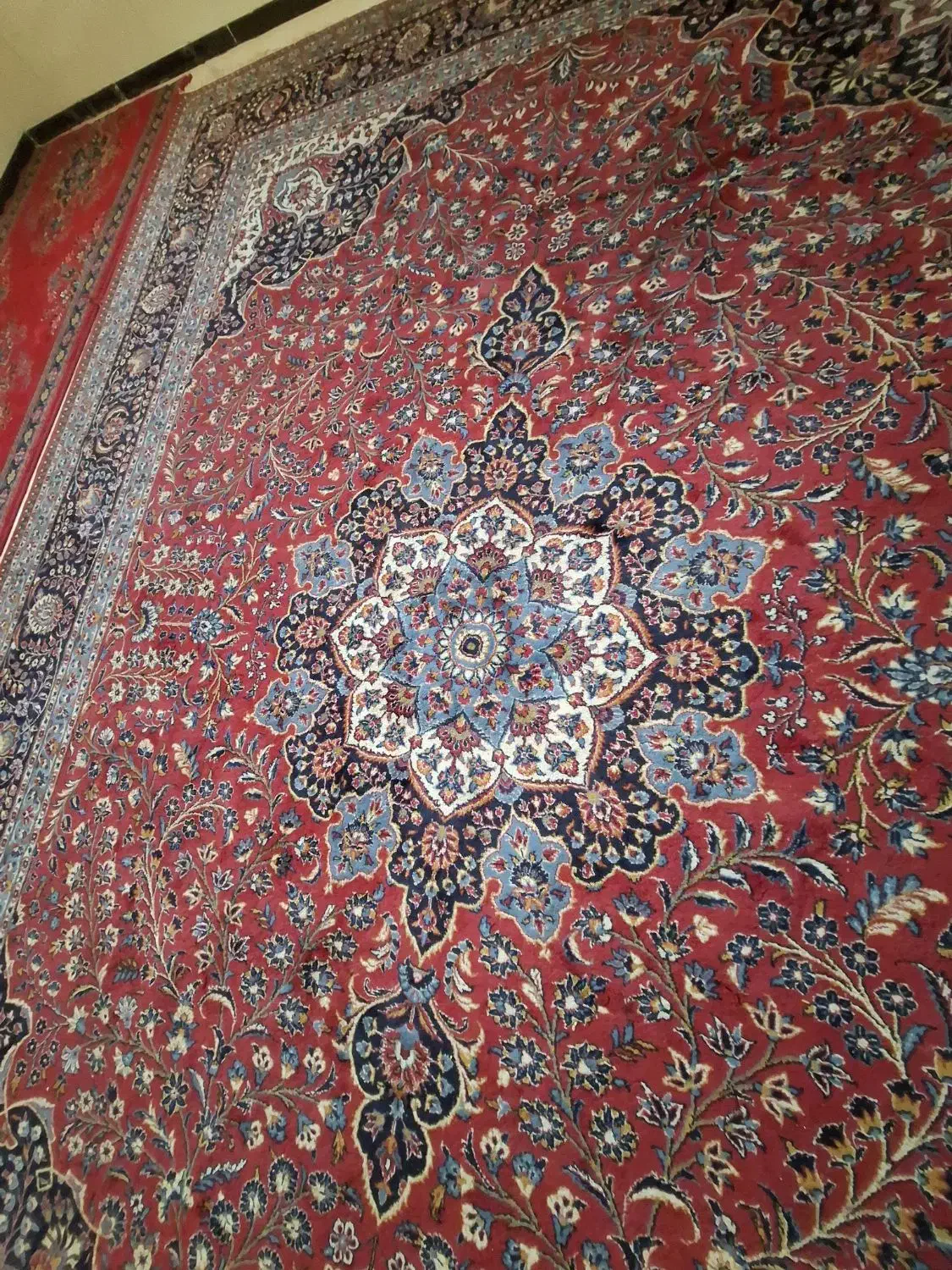 فروش تعدادی وسایل منزل|فرش|قشم, |دیوار